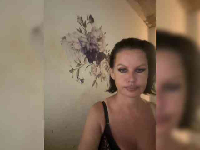 RoyalBreasts webcam