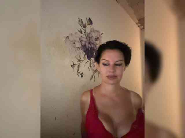 RoyalBreasts webcam
