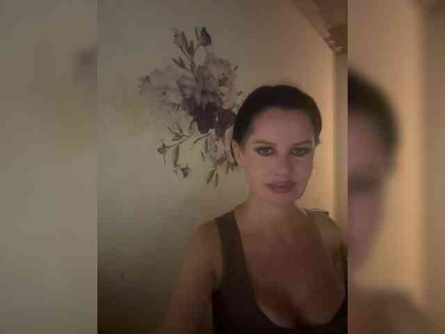 RoyalBreasts webcam