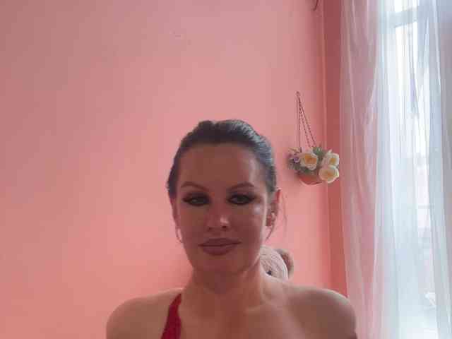 RoyalBreasts webcam