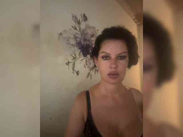 RoyalBreasts webcam