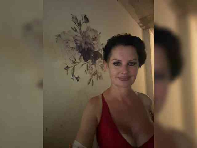 RoyalBreasts webcam