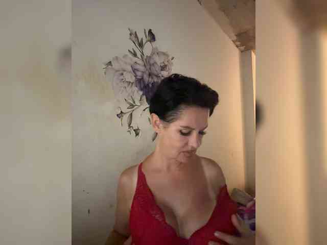 RoyalBreasts webcam