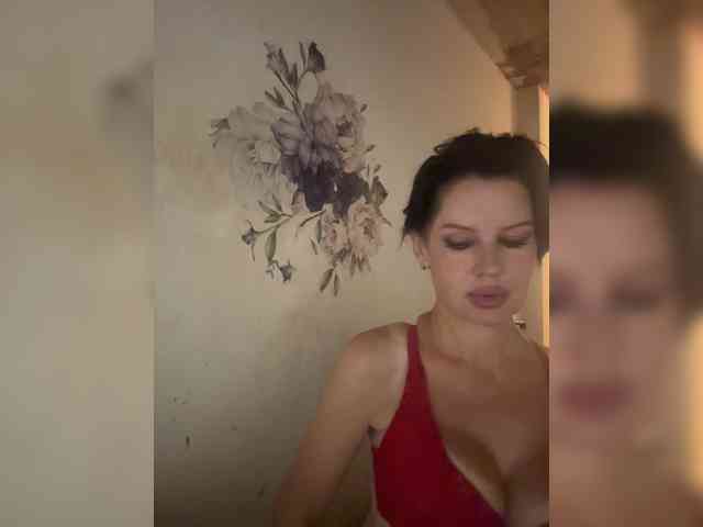 RoyalBreasts webcam