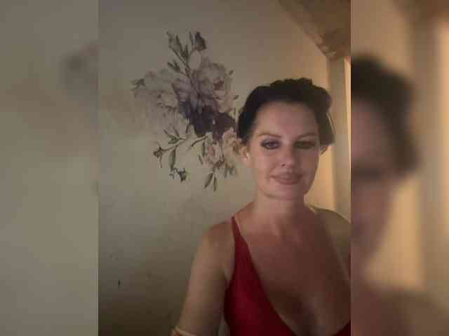 RoyalBreasts webcam