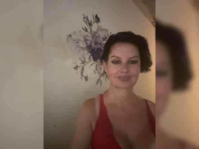 RoyalBreasts webcam