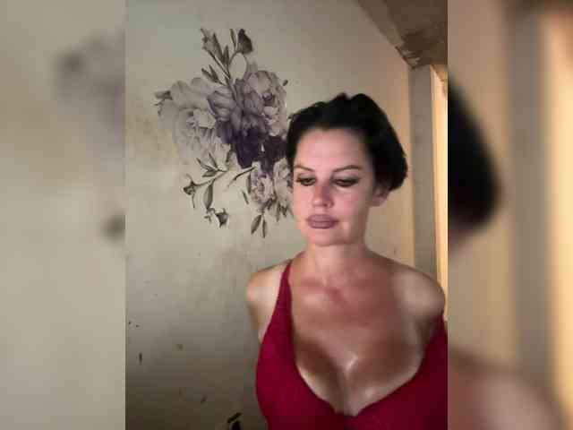 RoyalBreasts webcam