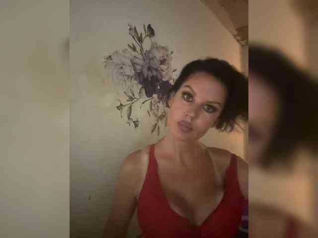RoyalBreasts webcam