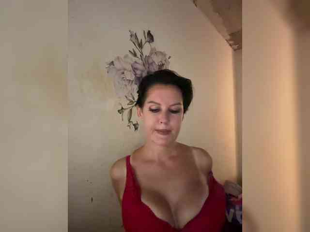 RoyalBreasts webcam