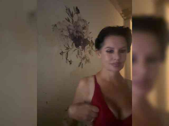 RoyalBreasts webcam