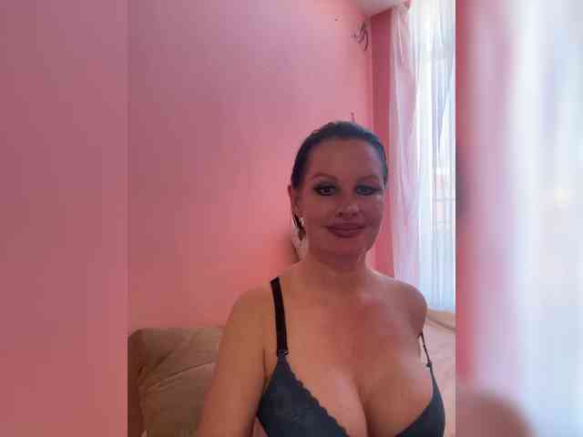 RoyalBreasts webcam