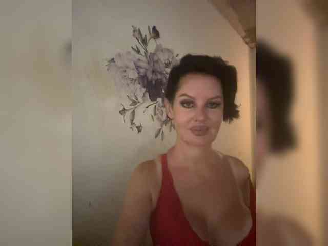 RoyalBreasts webcam