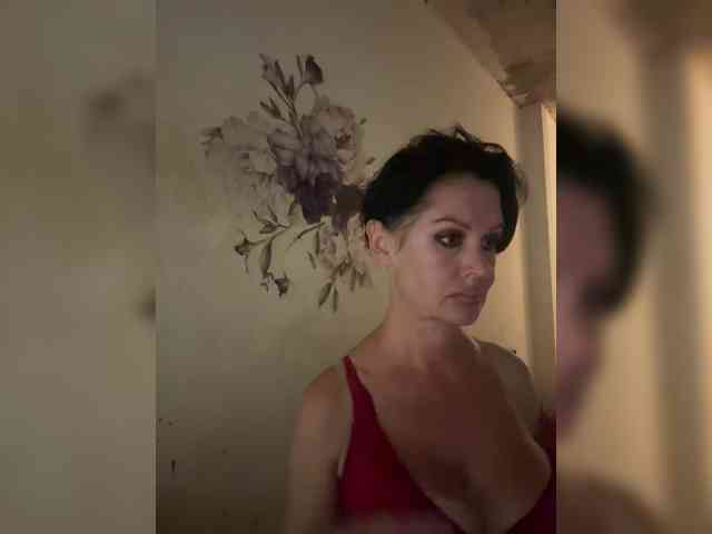 RoyalBreasts webcam