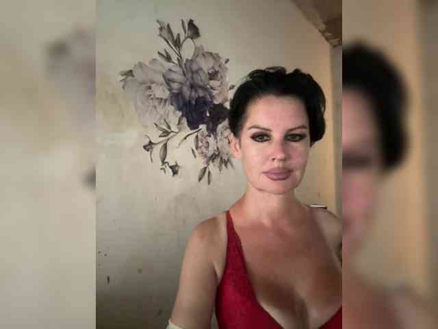 RoyalBreasts webcam