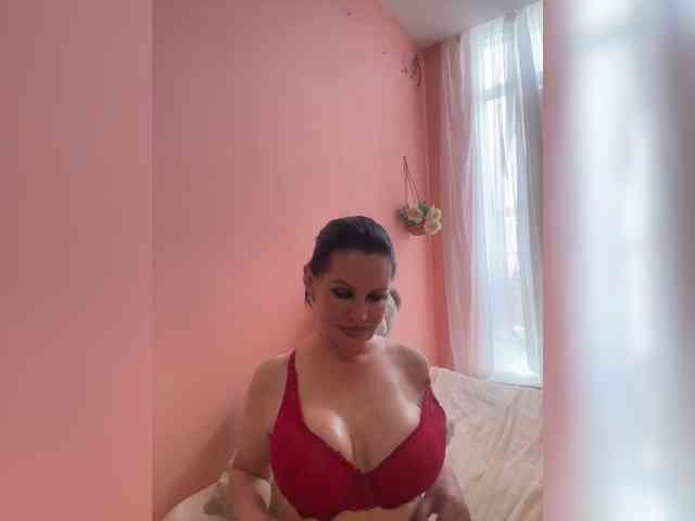 RoyalBreasts webcam