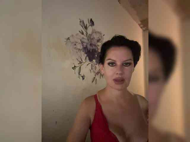 RoyalBreasts webcam