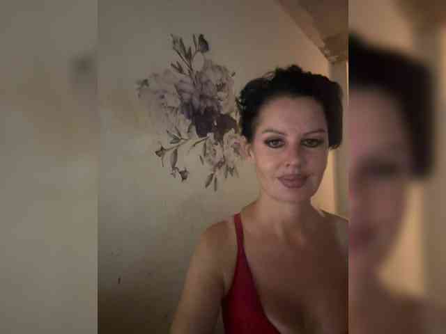 RoyalBreasts webcam