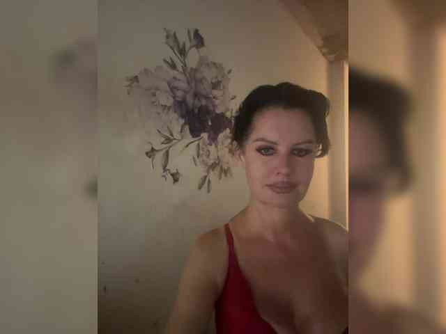 RoyalBreasts webcam