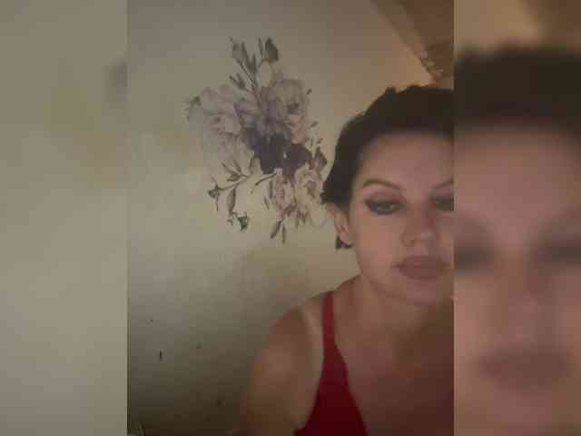 RoyalBreasts webcam