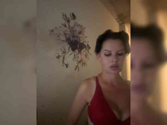 RoyalBreasts webcam