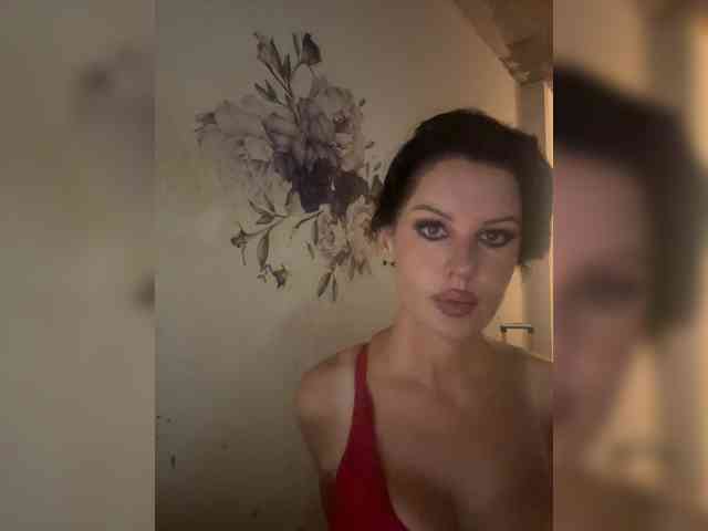 RoyalBreasts webcam