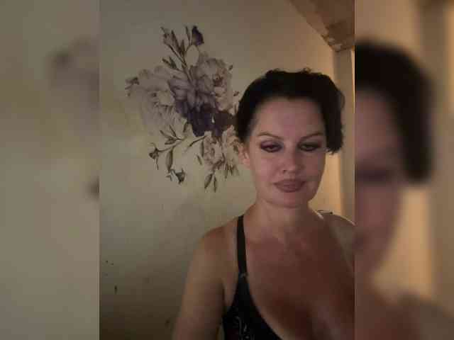 RoyalBreasts webcam