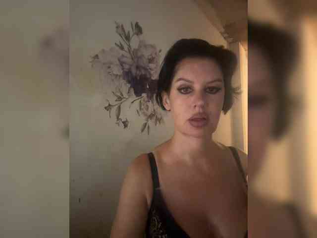 RoyalBreasts webcam