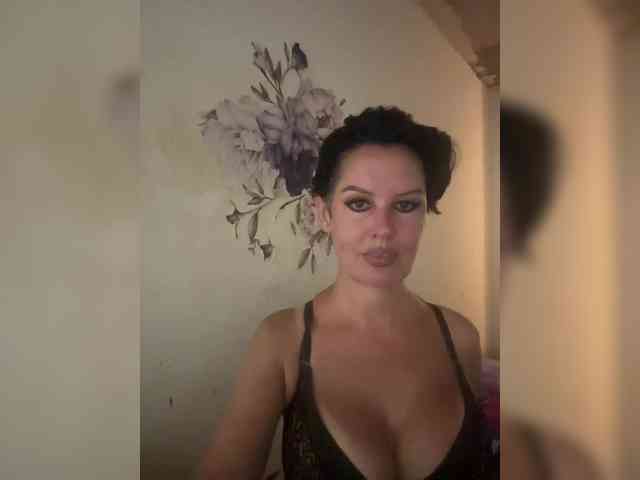 RoyalBreasts webcam