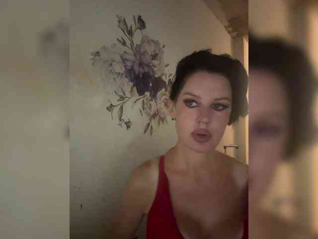 RoyalBreasts webcam
