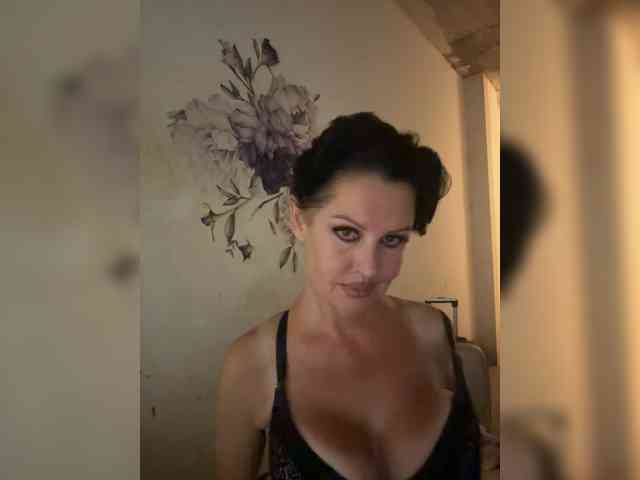 RoyalBreasts webcam