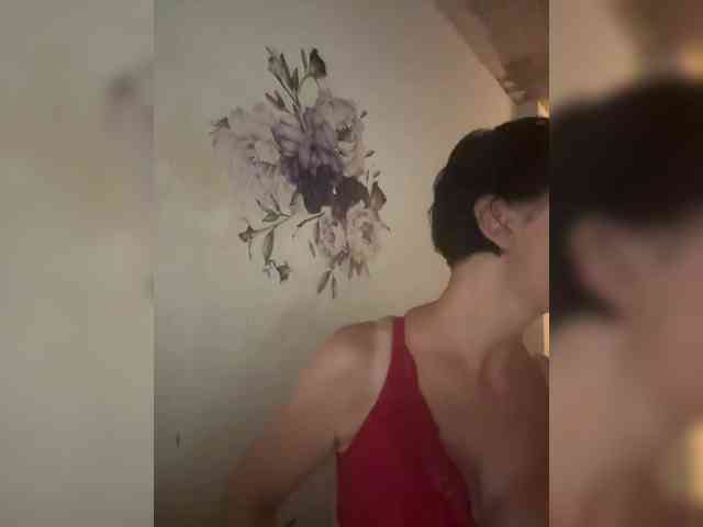 RoyalBreasts webcam