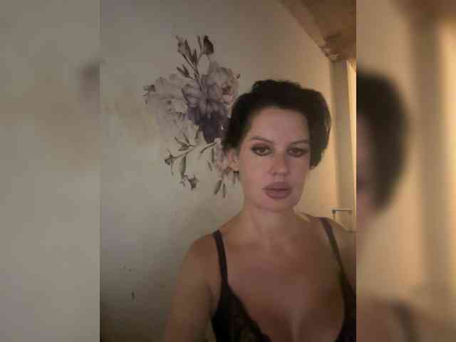 RoyalBreasts webcam