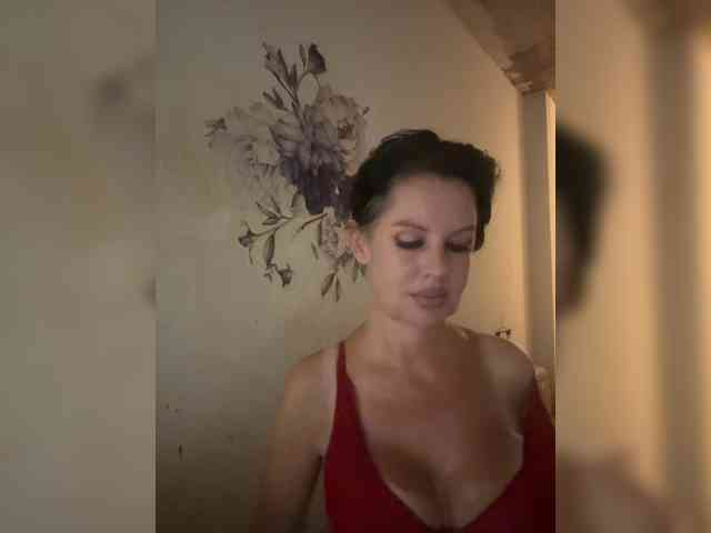 RoyalBreasts webcam