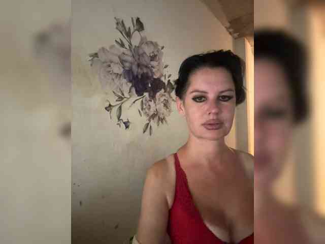 RoyalBreasts webcam