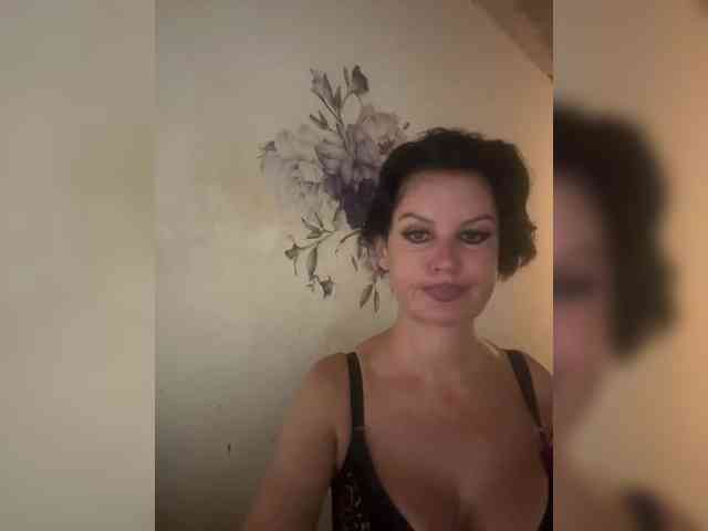 RoyalBreasts webcam