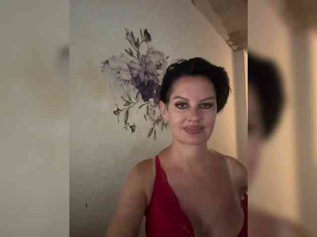 RoyalBreasts webcam