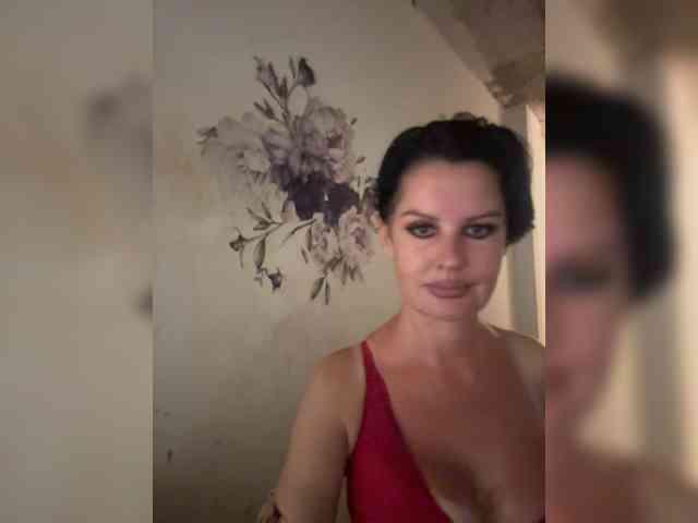 RoyalBreasts webcam