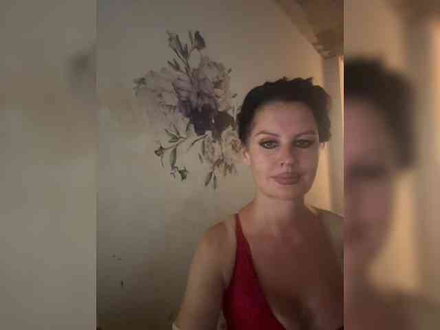 RoyalBreasts webcam