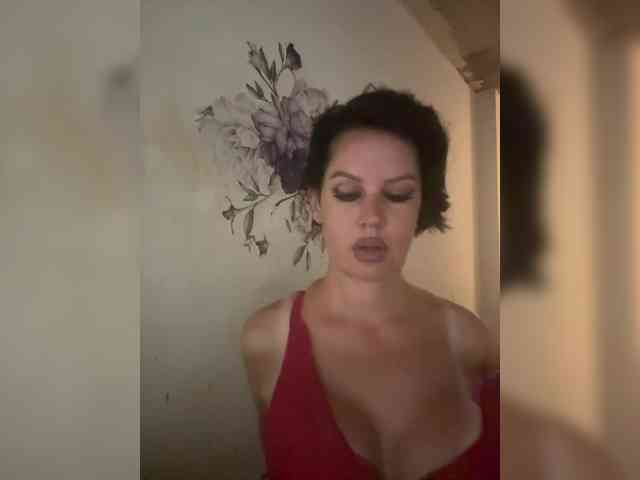 RoyalBreasts webcam