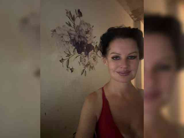 RoyalBreasts webcam