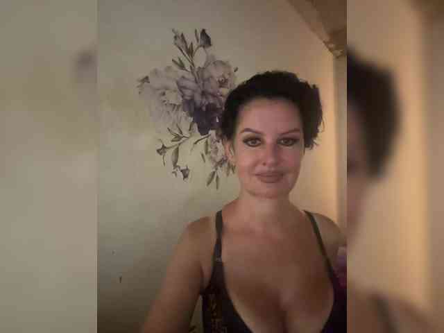 RoyalBreasts webcam