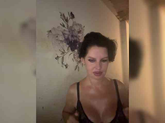 RoyalBreasts webcam