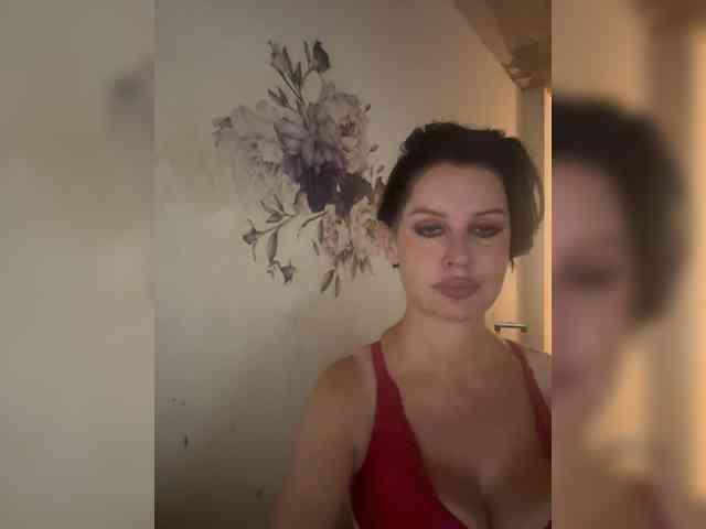 RoyalBreasts webcam