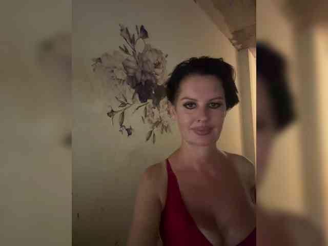 RoyalBreasts webcam