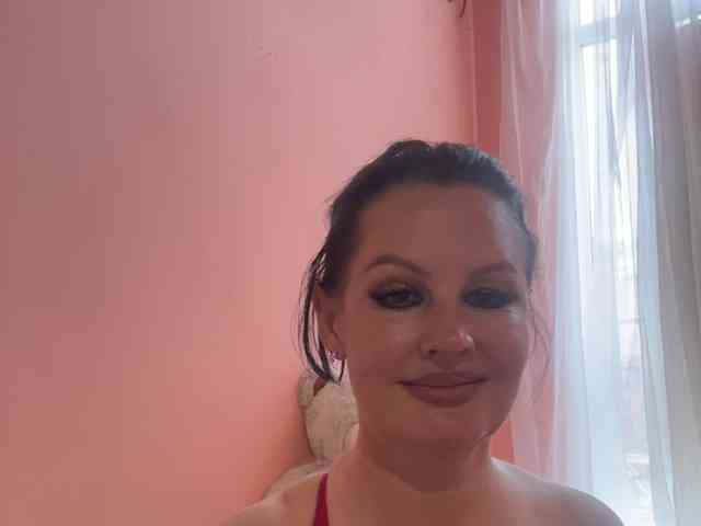 RoyalBreasts webcam
