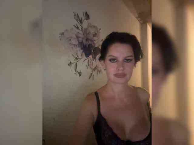 RoyalBreasts webcam