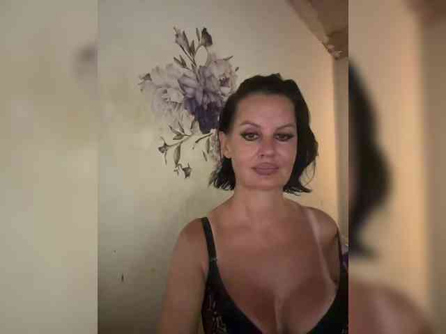 RoyalBreasts webcam