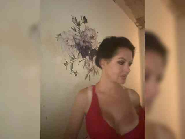 RoyalBreasts webcam