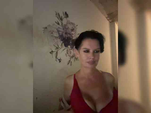 RoyalBreasts webcam