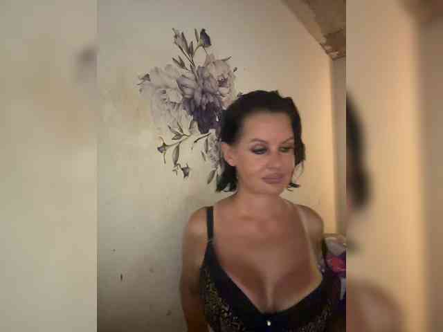 RoyalBreasts webcam